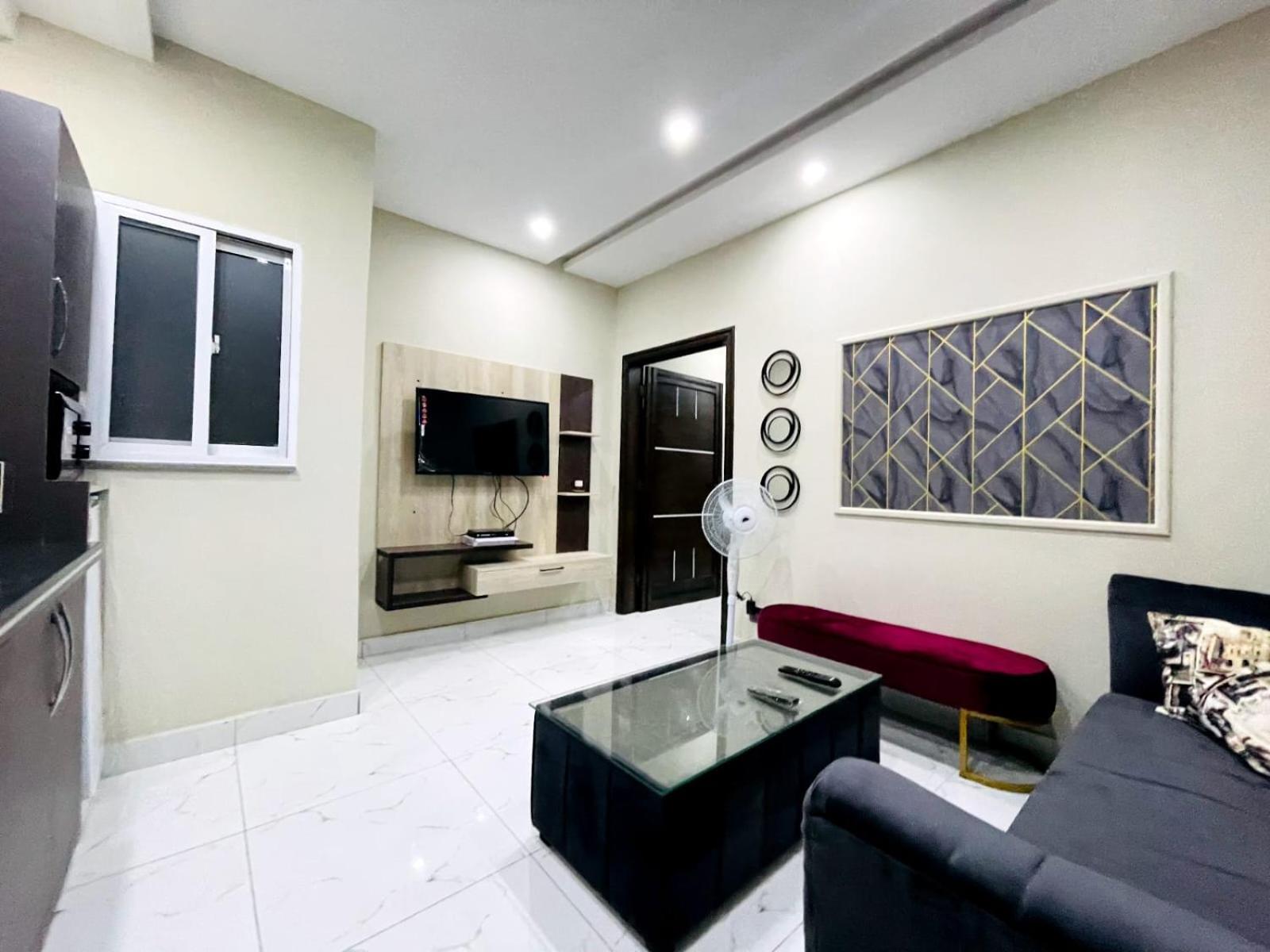 Eiffel Luxury Apartments Лахор Экстерьер фото